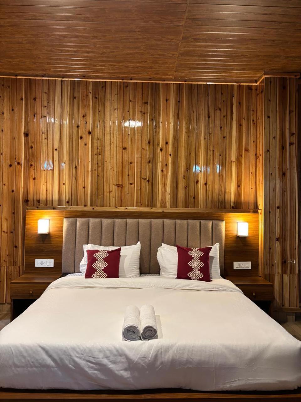 Gangtey Himalayan Homestay *